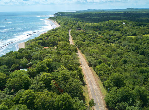costa-rica-road-by-pacific-coastline-istk